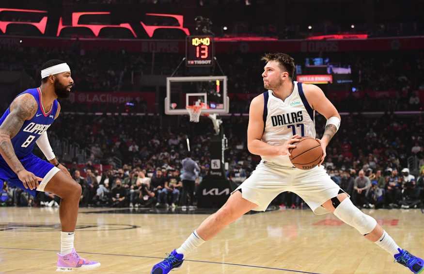  东契奇超神发挥，独行侠加时险胜快船队