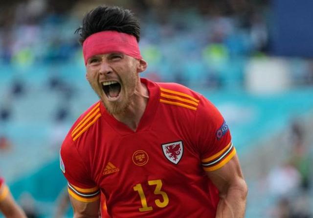  欧冠淘汰赛激情碰撞，顶级球星闪耀赛场